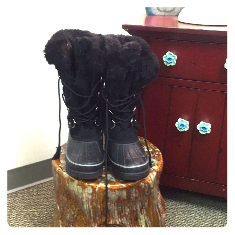 KHOMBU Boots